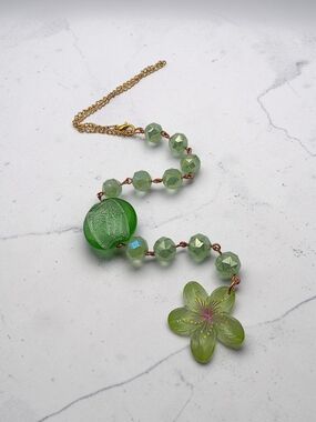Green Beaded Car Charm with Flower Pendant – Handmade Crystal Rearview Mirror